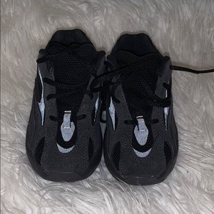 Yeezy Boost 700 V2 Vanta 6.5
